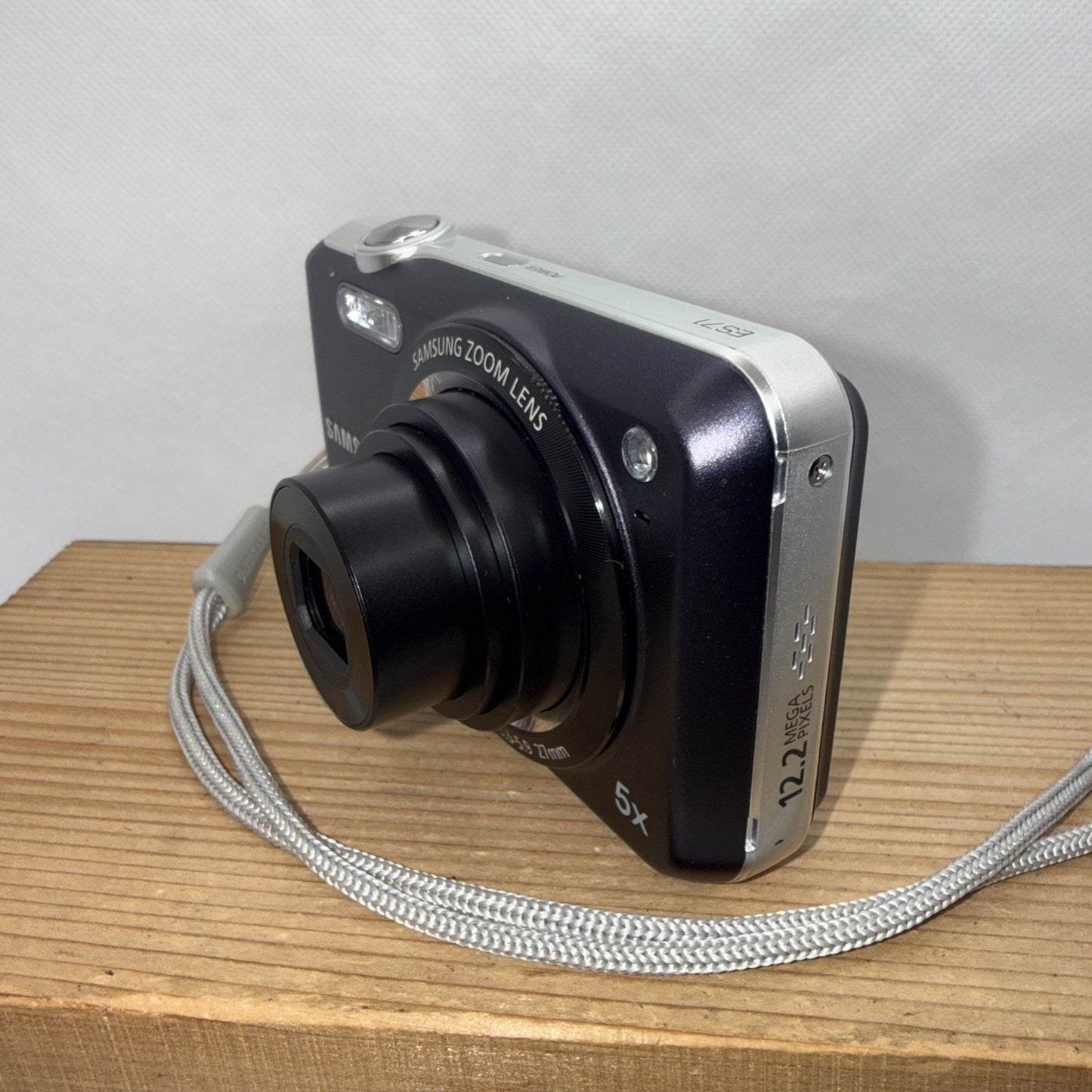 Samsung ES71 12.2MP Digital Camera Tested Working + Charger Battery 4GB SD Card