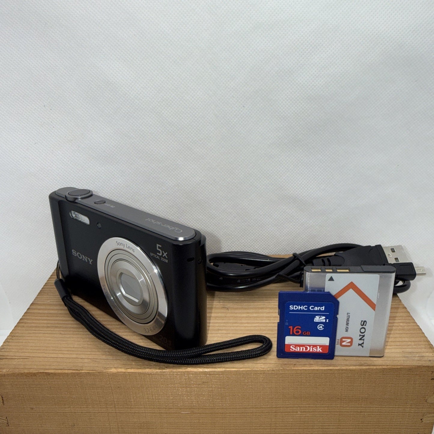 Sony Cyber-shot DSC-W800 20.1MP Digital Camera Tested + Charger Battery 16GB SD0