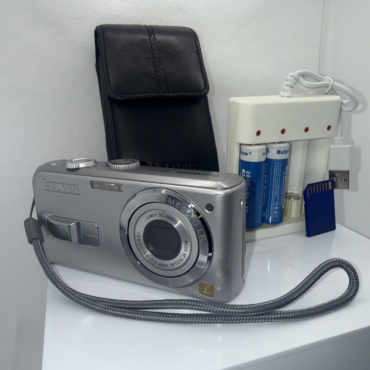 Digital Camera Panasonic Lumix DMC-LS2 5MP Tested + Charger Batteries Case 2GB