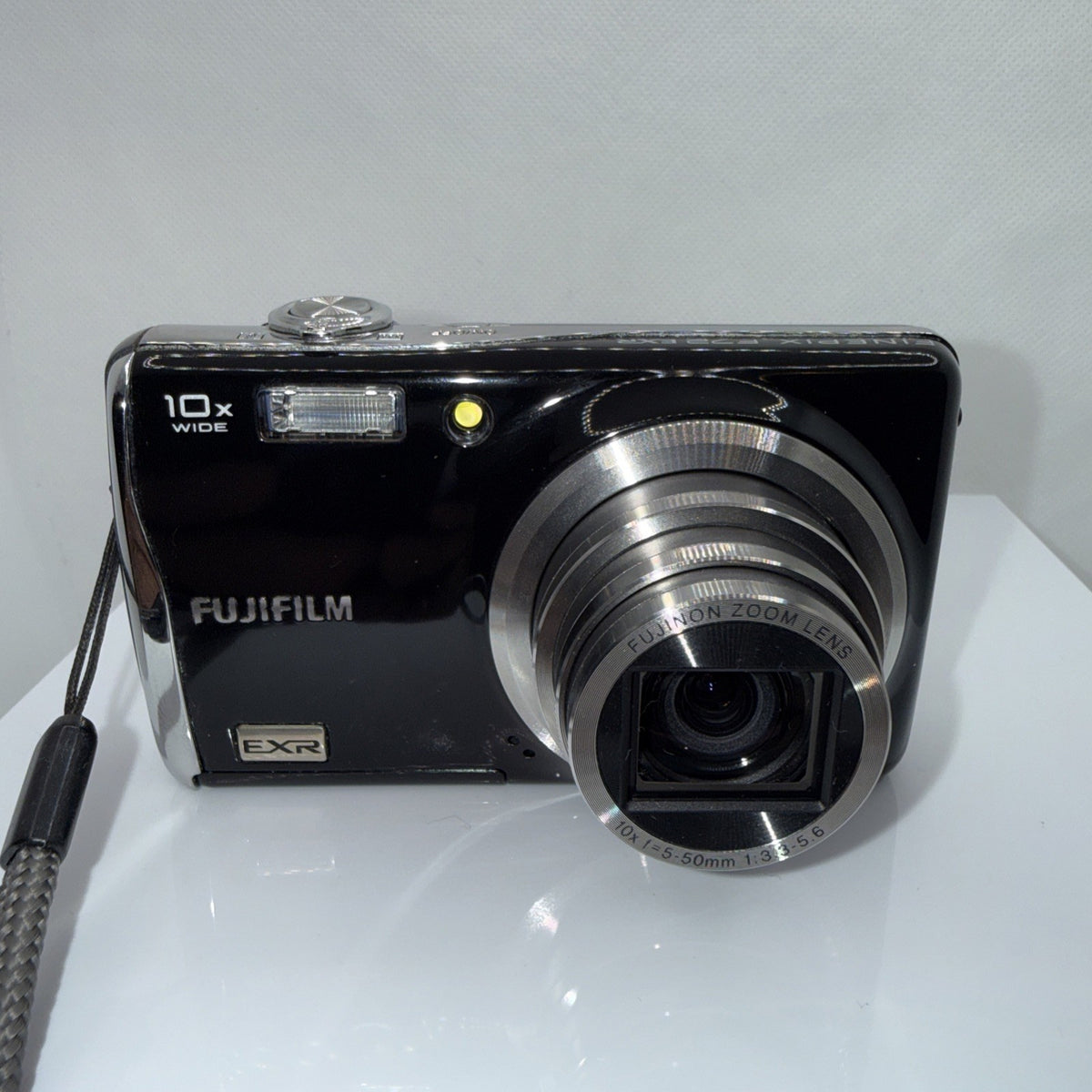 FujiFilm FinePix F72EXR 10MP Digital Camera Tested + Charger Battery 16GB SD