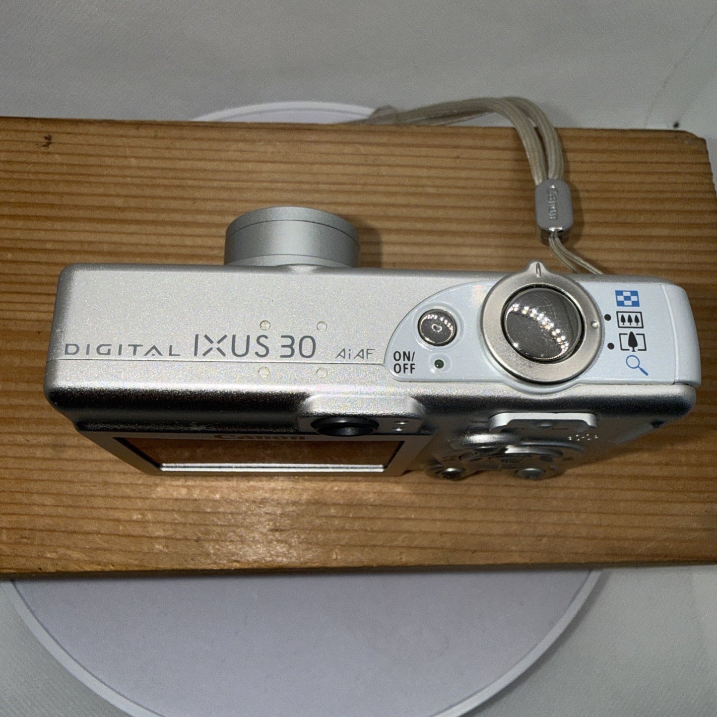 Canon Digital Camera IXUS 30 3.2MP Tested Boxed Plus Charger Battery Case SD VGC5