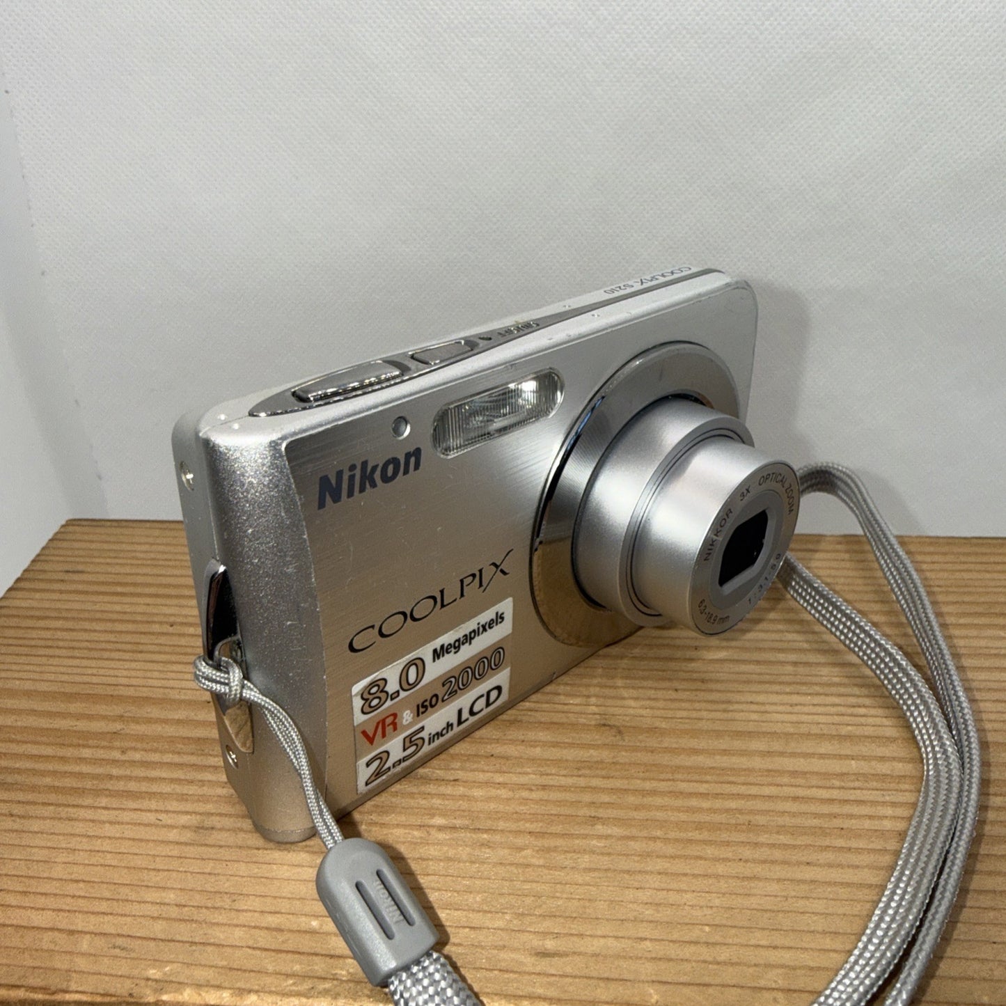 Nikon Coolpix S210 8MP Digital Camera Tested (some dead pixels on screen) Bundle