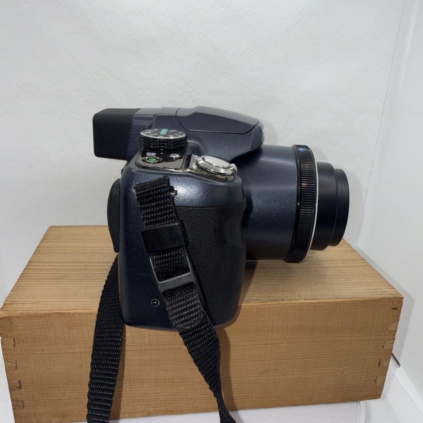 Pentax X90 12MP 26x Zoom Bridge Digital Camera Tested + Charger Battery 4GB SD