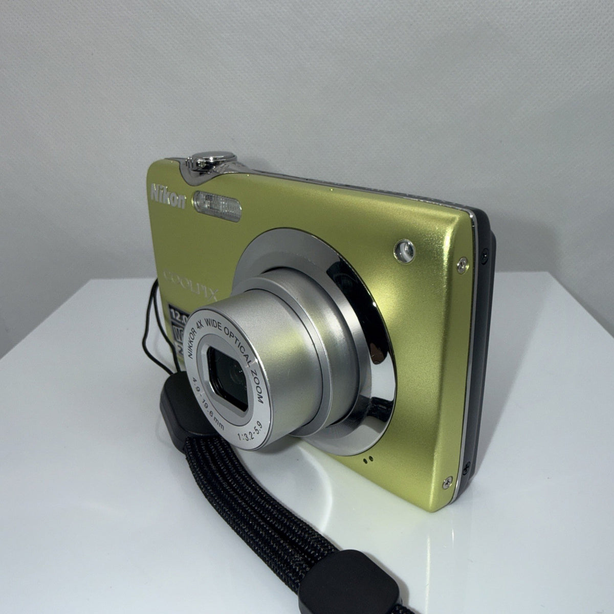 Digital Camera Nikon Coolpix S3000 12MP Tested + Charger Battery 16GB SD vgc
