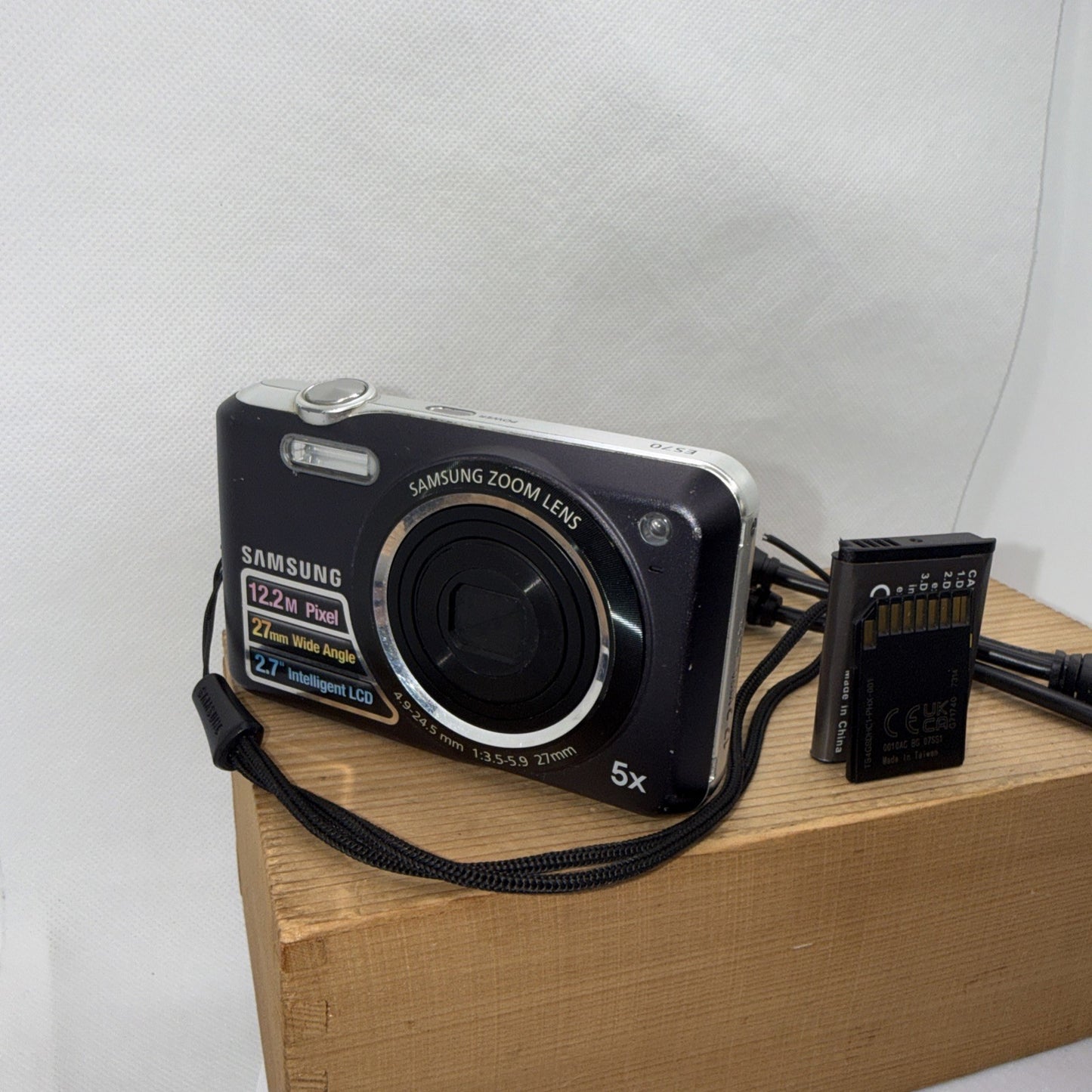 Samsung ES70 12.2MP Digital Camera Tested Working + Charger Battery 4GB SD