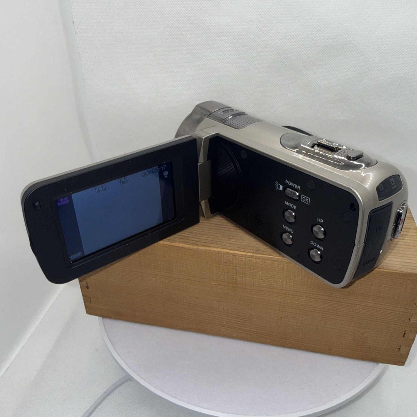 1080P HD Video Camera 24MP Tested Working Plus Charger Battery 4GB SD Card