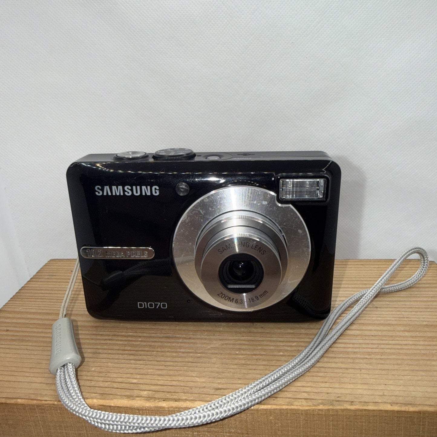 Samsung D1070 10.2MP Digital Camera Boxed Tested + 4GB SD Memory Card