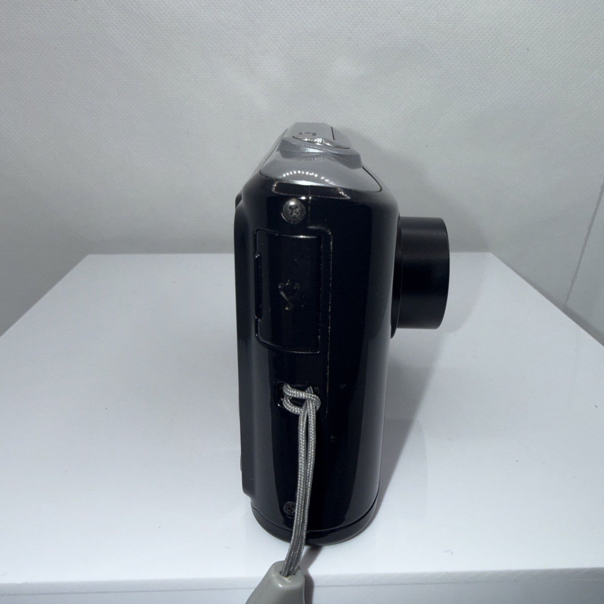 Digital Camera Samsung ES28 12.2MP Tested Working + Batteries Charger 4GB SD