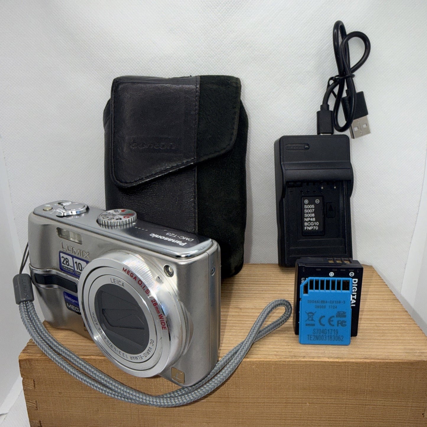 Panasonic LUMIX DMC-TZ3 7.2MP Digital Camera Tested + Charger Battery 4GB Case