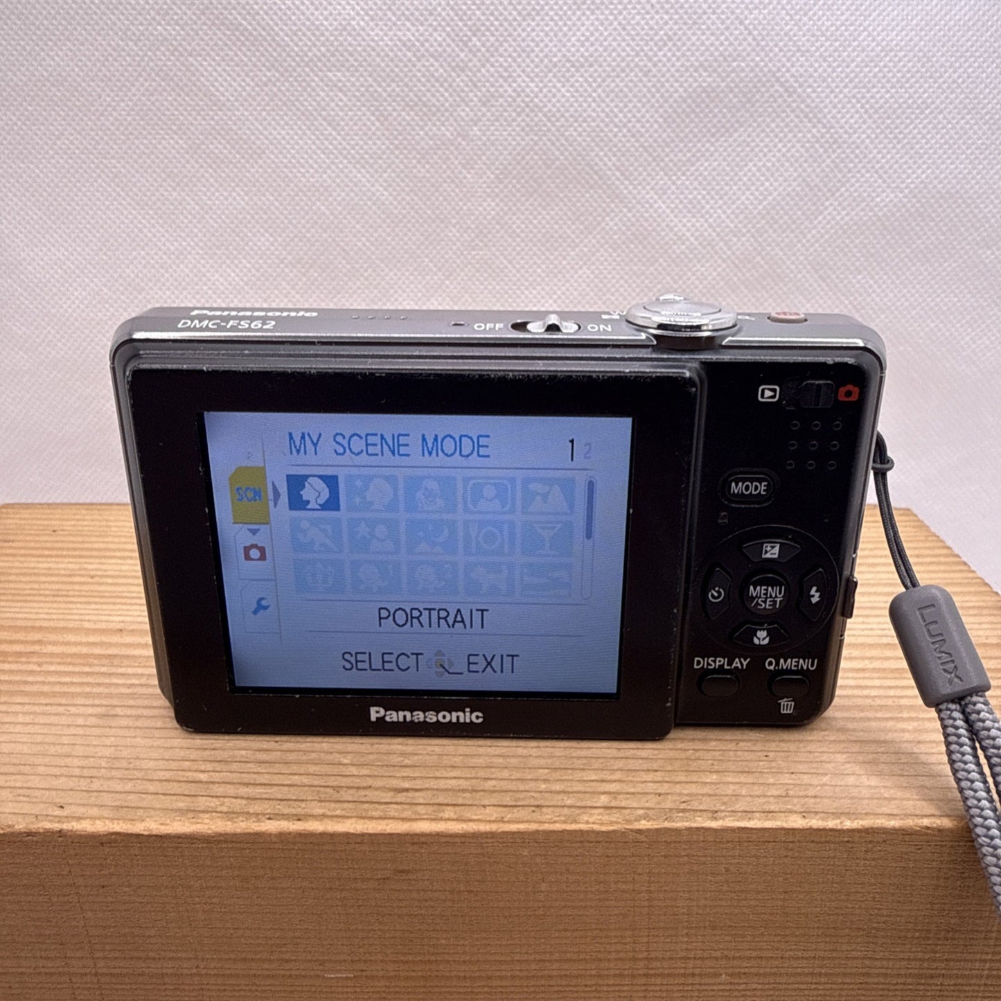Panasonic Digital Camera Lumix DMC-FS62 10MP Tested + Charger Battery 4GB Case