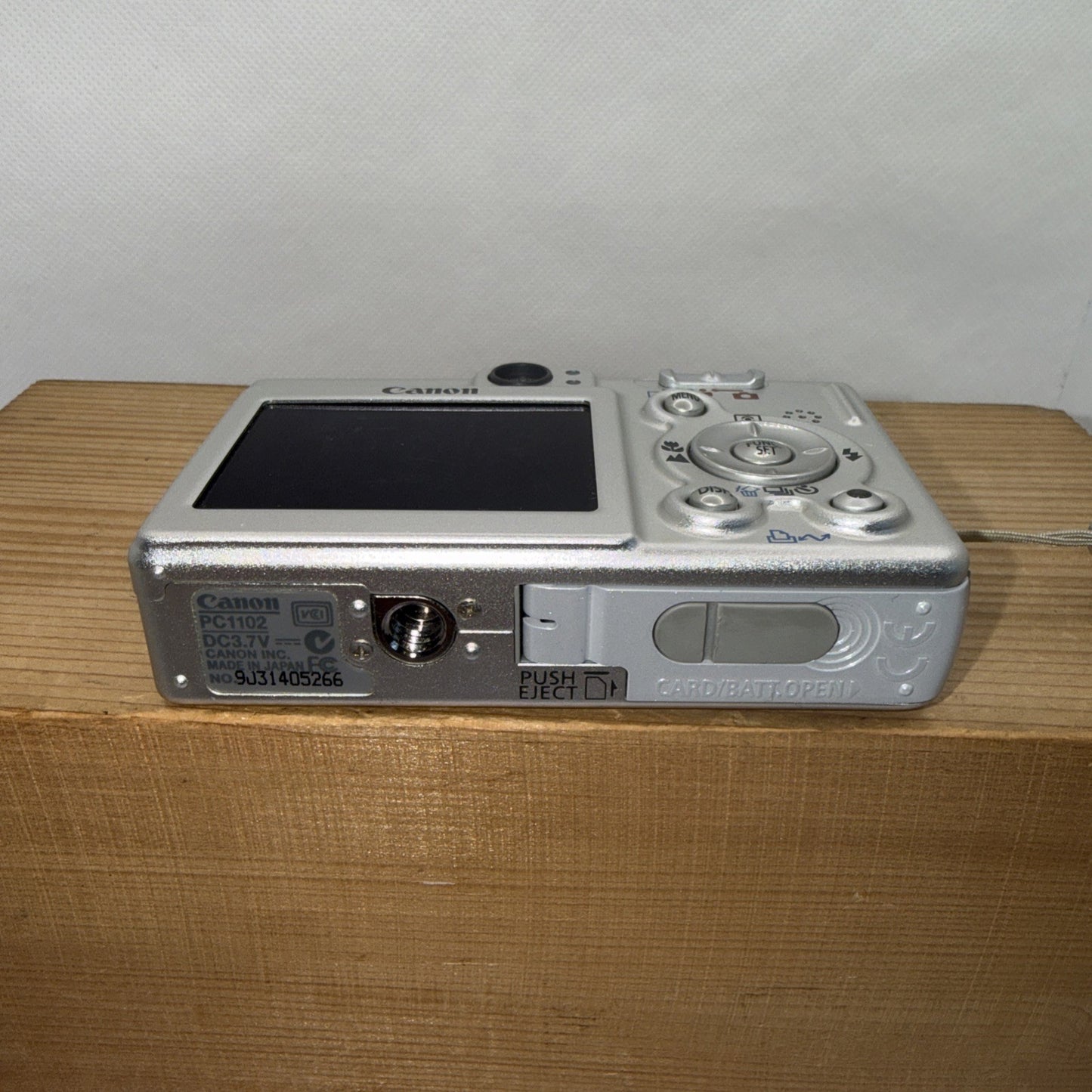 Canon Digital Camera IXUS 30 3.2MP Tested Boxed Plus Charger Battery Case SD VGC8