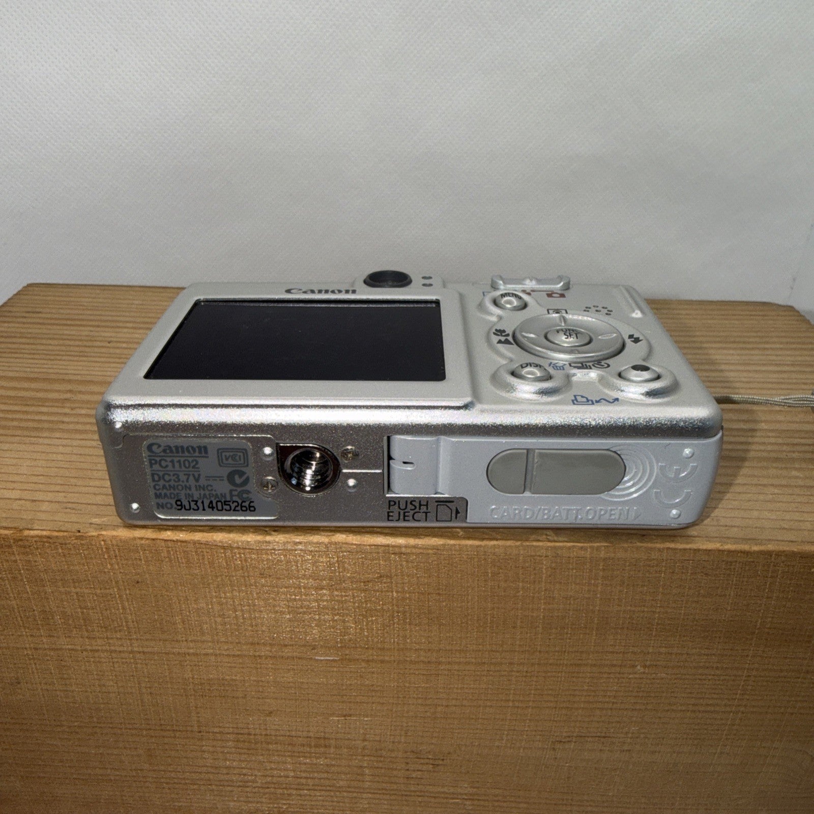 Canon Digital Camera IXUS 30 3.2MP Tested Boxed Plus Charger Battery Case SD VGC8