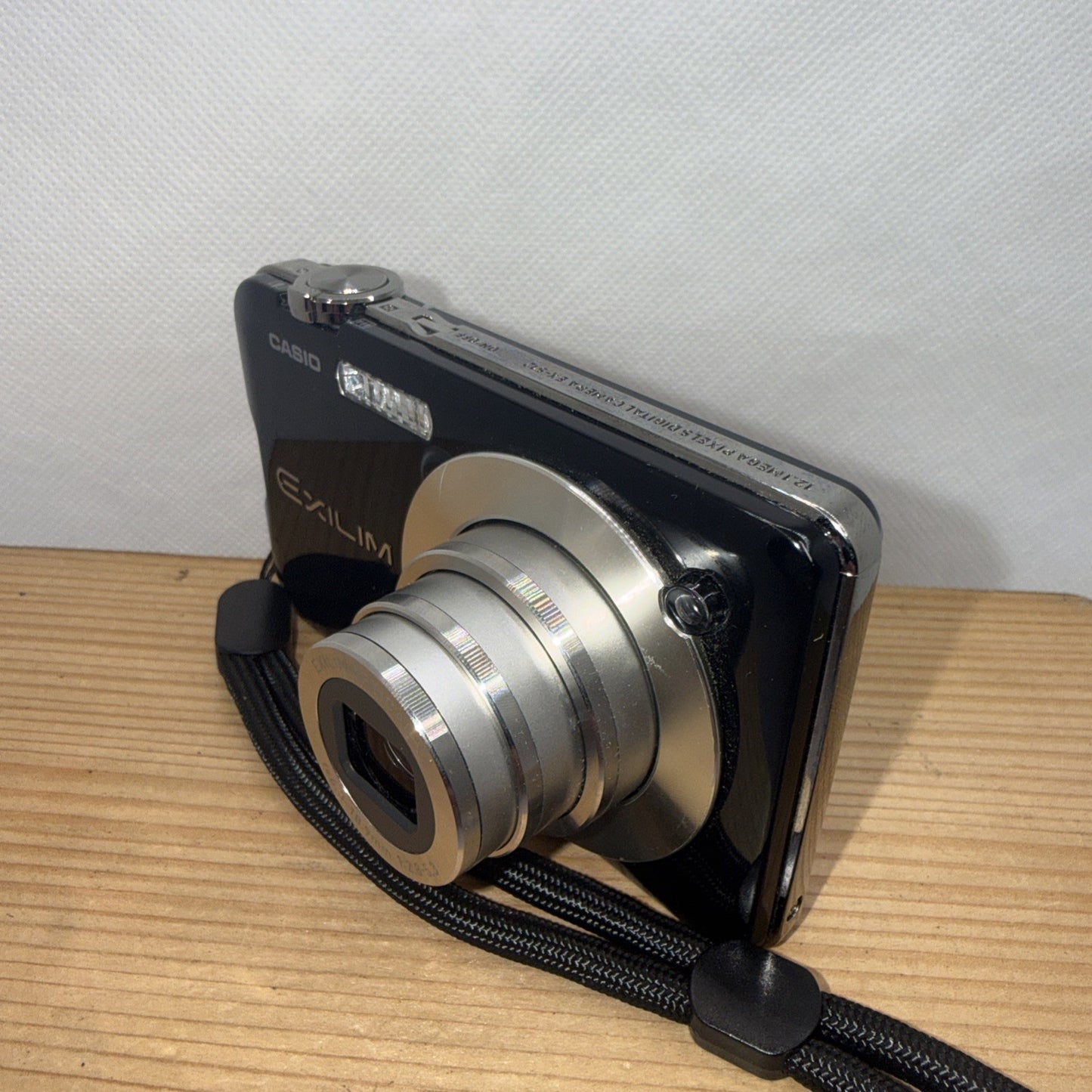 Casio Exilim EX-S12 12.1 MP SLIM Digital Camera Tested + Charger Battery 4GB SD