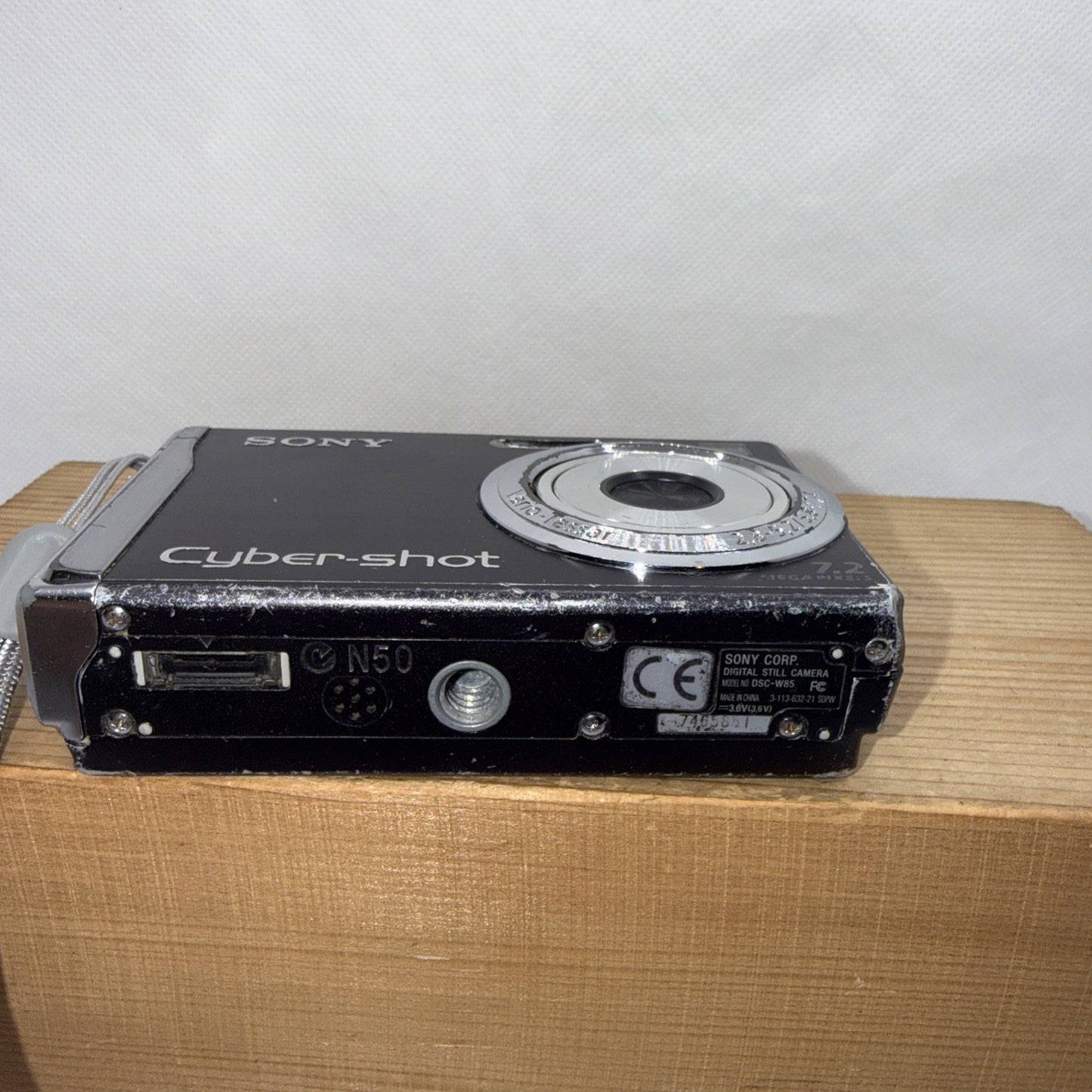 Sony Cyber-shot DSC-W85 7.2MP Camera Tested *Scratches + Charger Battery Memory