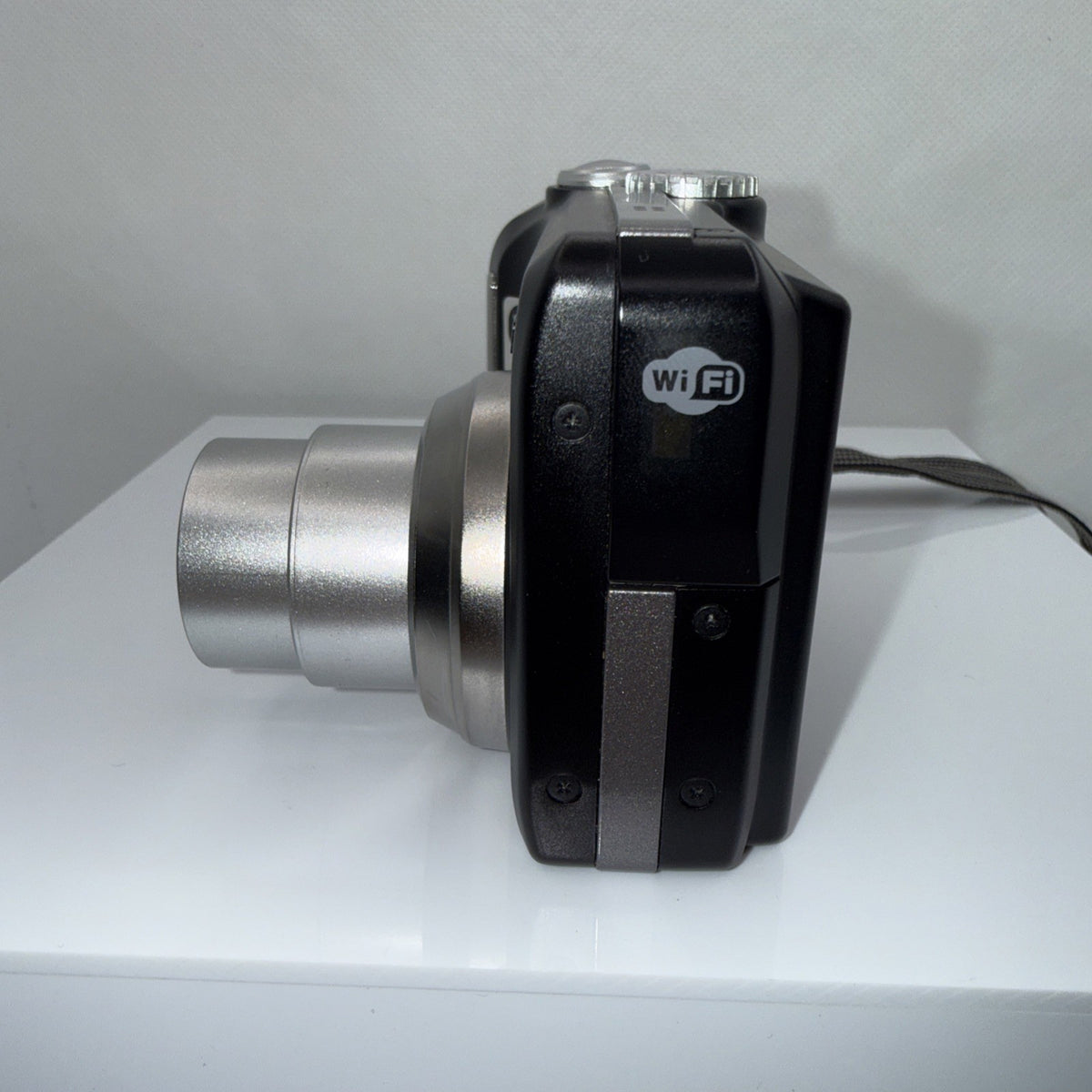 Digital Camera Nikon Coolpix P1 8MP 3.5x Zoom Wi-Fi Tested Full Kit Retro
