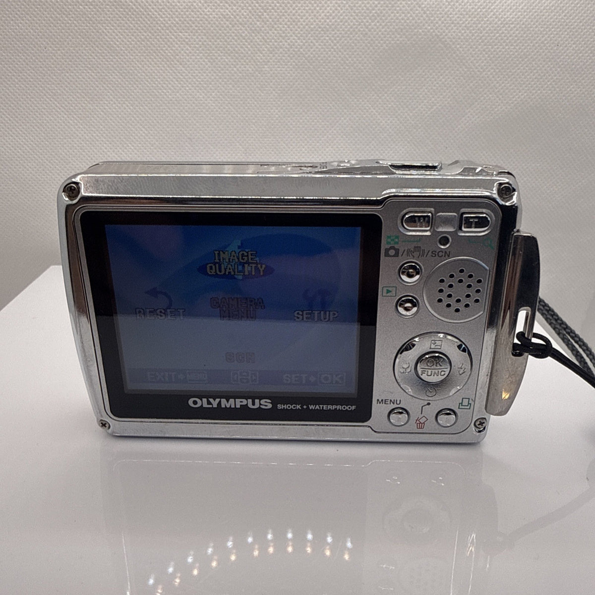 Digital Camera Olympus u720 SW 7.1MP Waterproof Tested + Charger Battery Memory