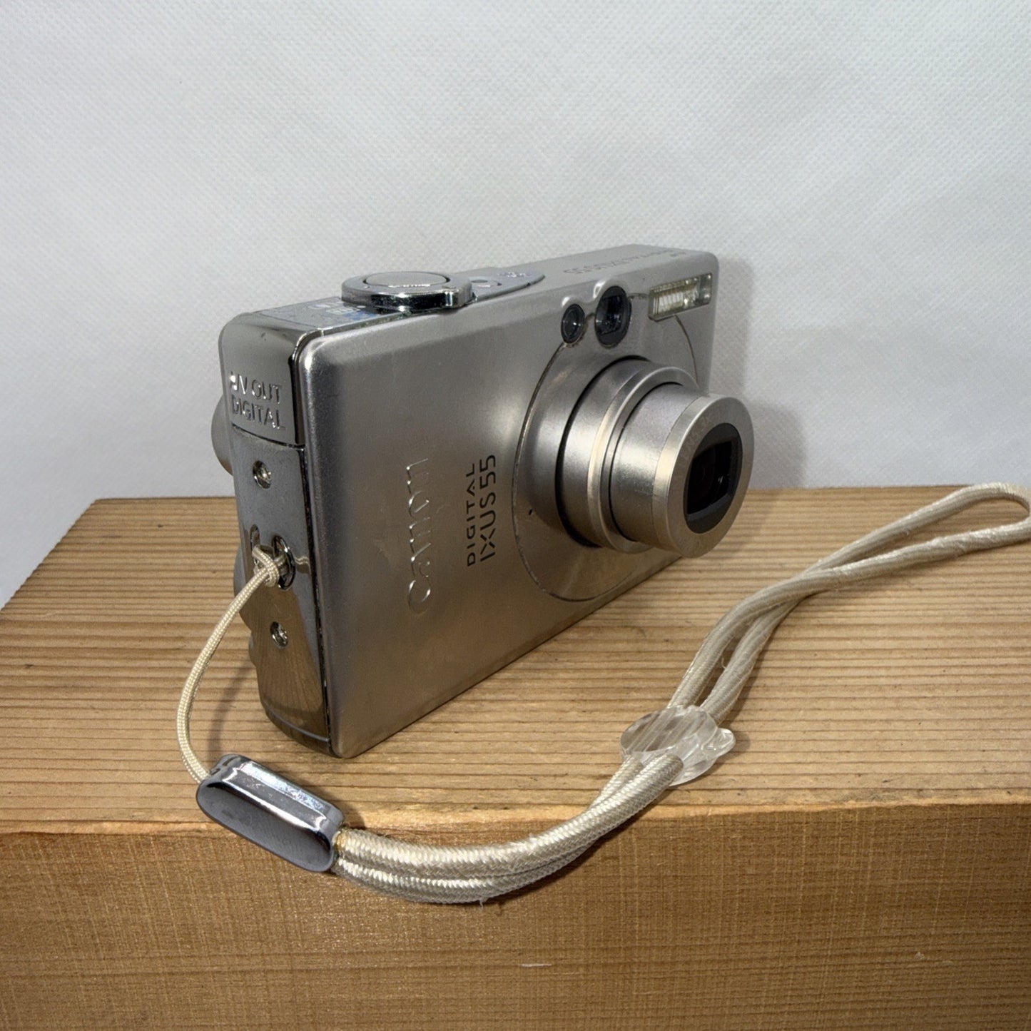Canon IXUS 55 5MP Metal Digital Camera Tested + Charger Battery 4GB SD Case