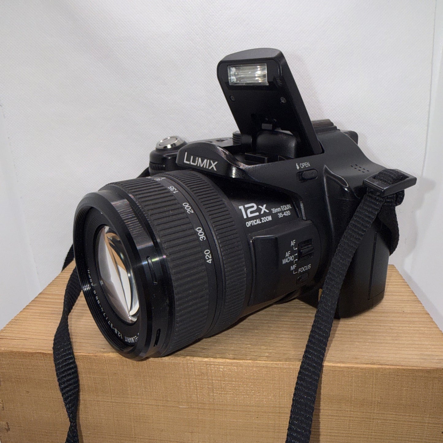Panasonic Lumix DMC-FZ30 8MP Digital Camera Tested + Charger Battery SD Case
