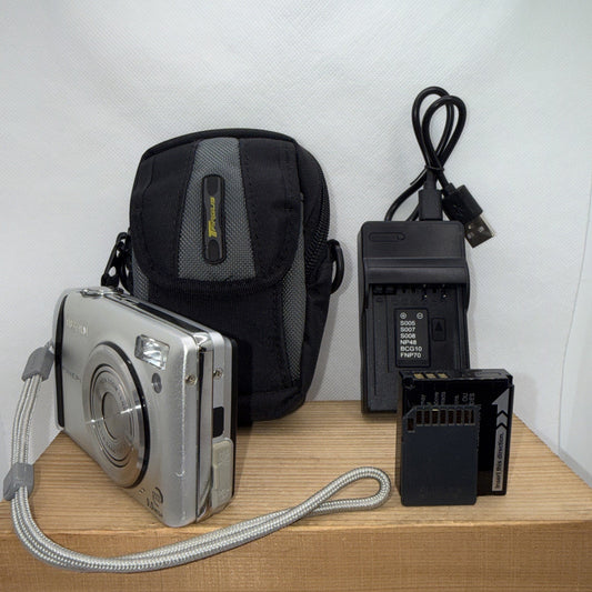 Fujifilm FinePix F47fd 9.0MP Digital Camera Tested + Charger Battery 2GB SD Case