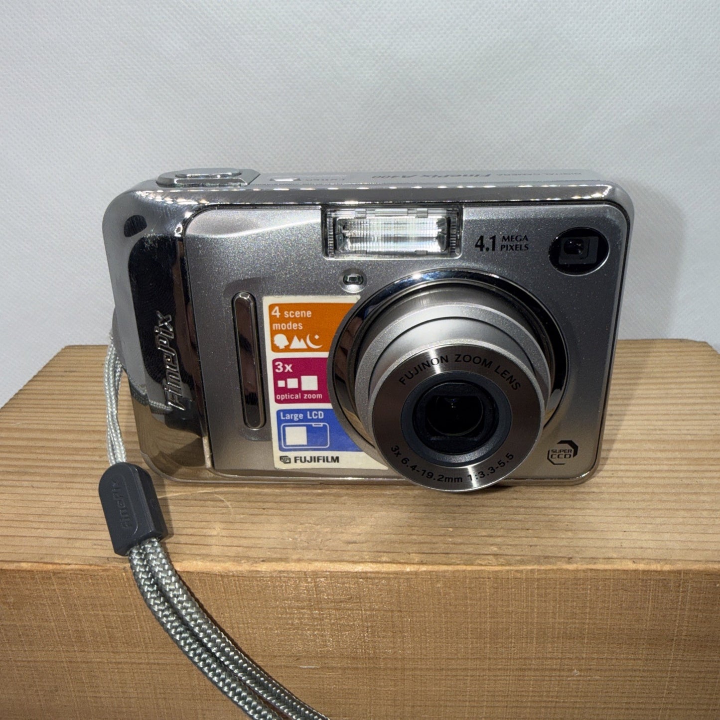 Fujifilm Finepix A400 4.1MP Digital Camera Tested Working + 128MB XD Card