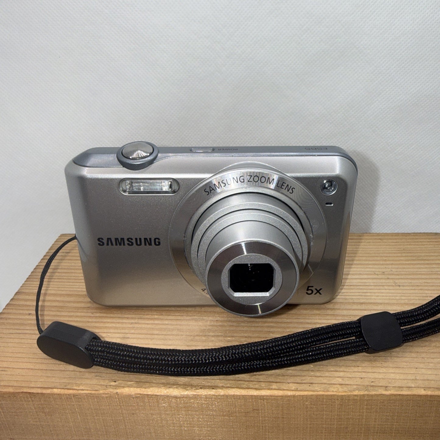 Samsung ES65 10.3MP Digital Camera Tested + Charger Battery 4GB SD Memory Card