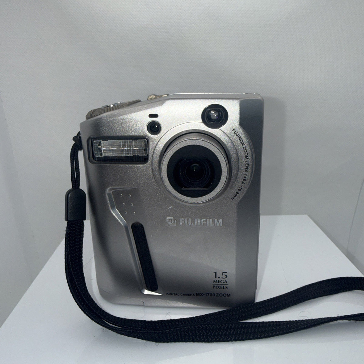 FujiFilm MX-1700 CCD 1.5MP L Digital Camera Tested + Charger Battery Memory