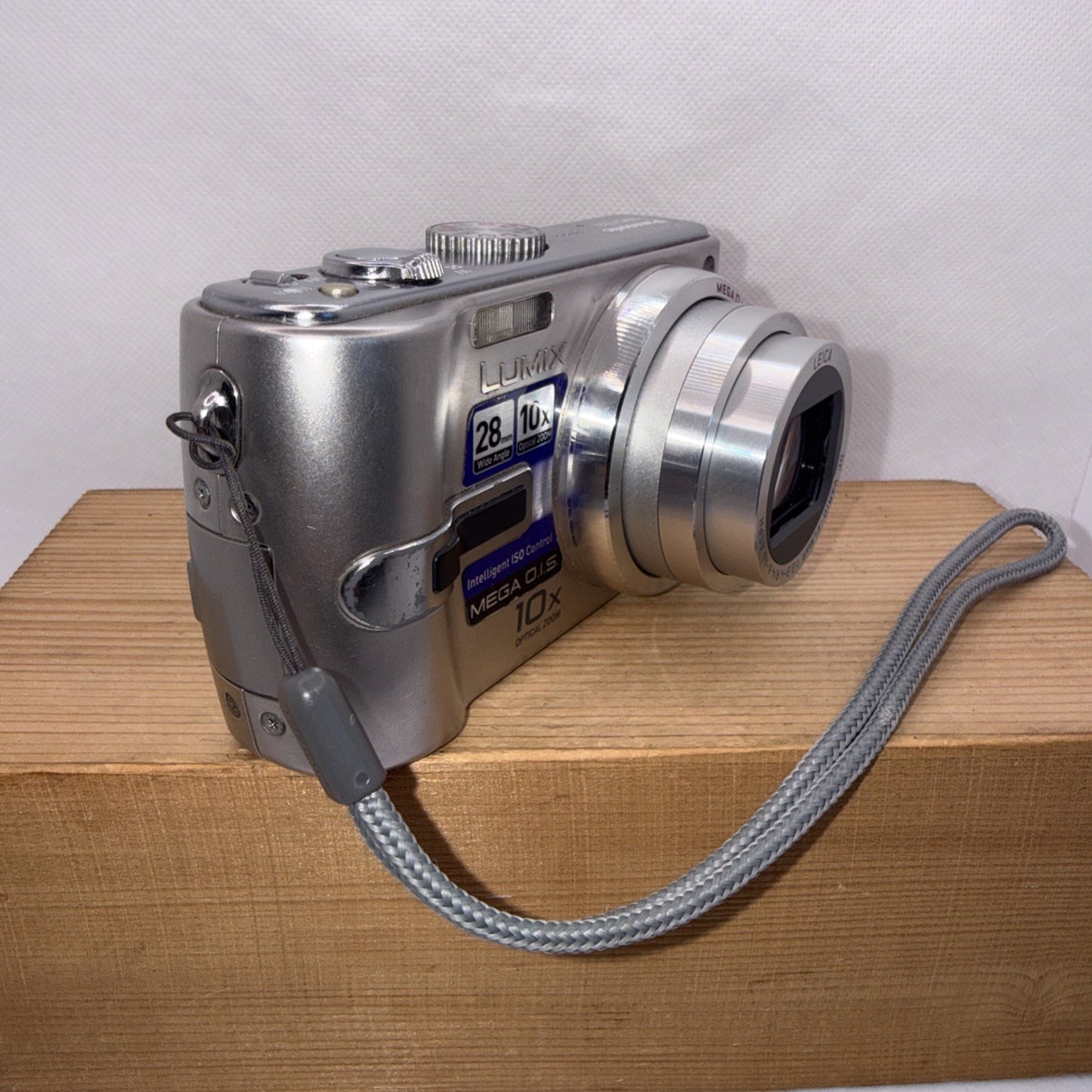 Panasonic LUMIX DMC-TZ3 7.2MP Digital Camera Tested + Charger Battery 4GB Case