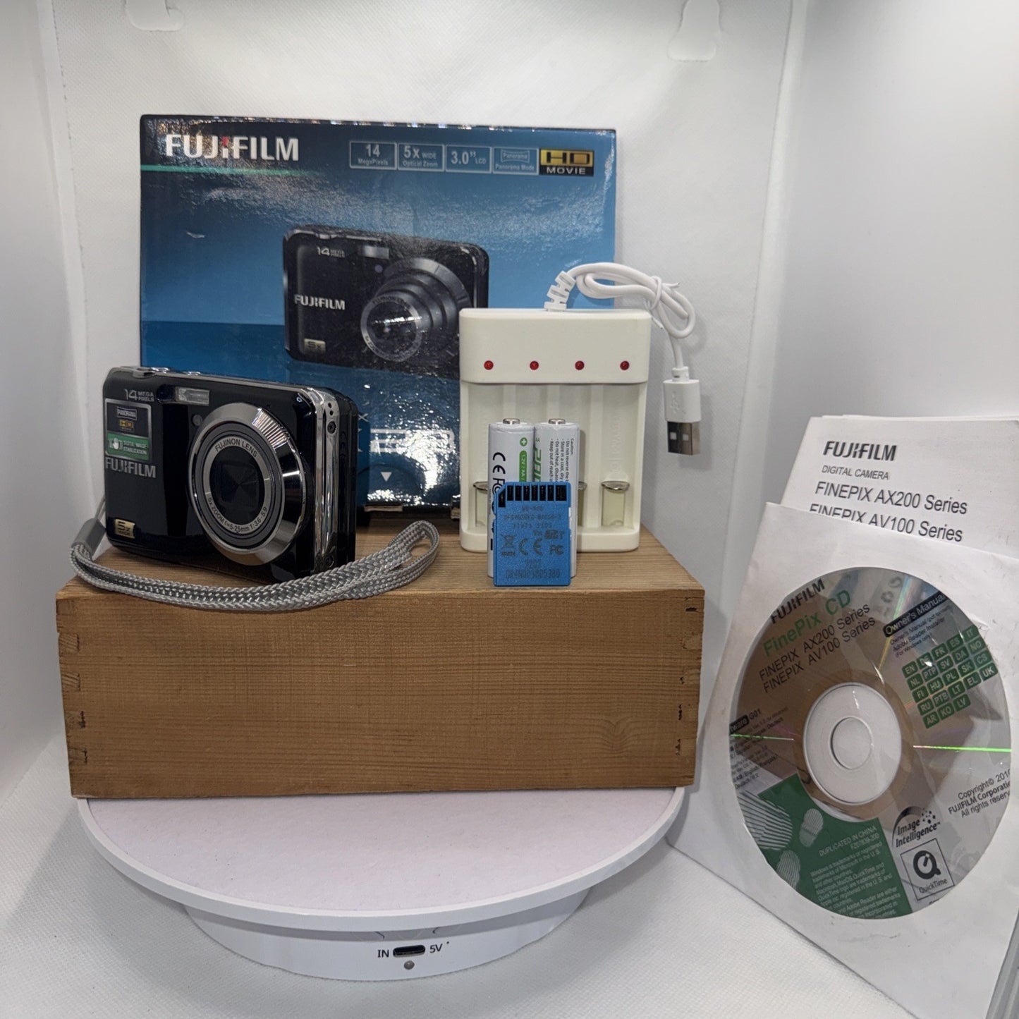 Fujifilm FinePix AX280 14MP Digital Camera Boxed Tested + Charger Batteries 4GB