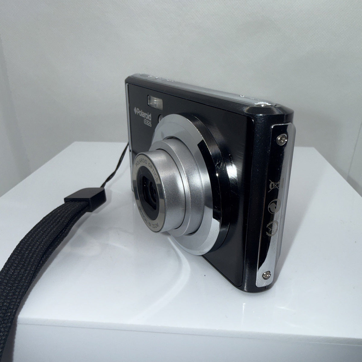 Polaroid Digital Camera iE826 18.1MP Tested + Charger Battery Case 4GB SD