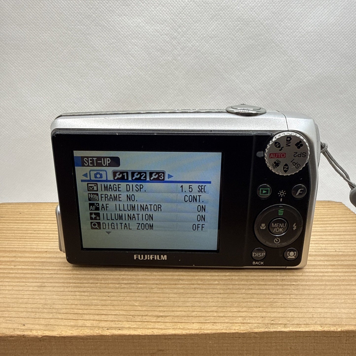 Fujifilm FinePix F47fd 9.0MP Digital Camera Tested + Charger Battery 2GB SD Case