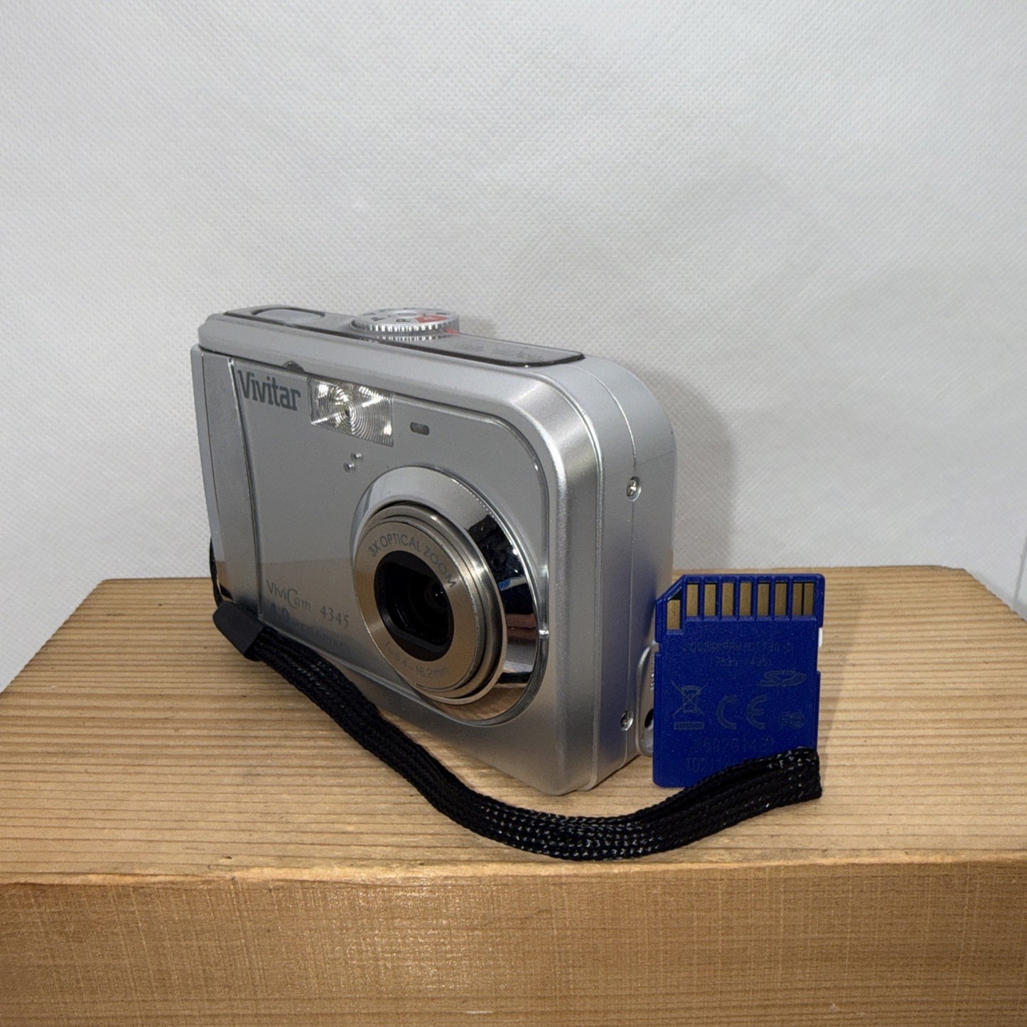 Vivitar Vivicam 4345 4MP Digital Vintage Retro Camera Tested Working + 2GB SD