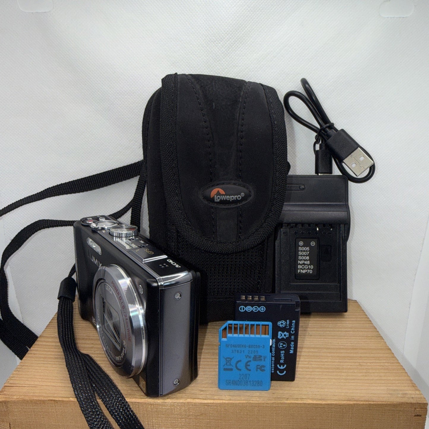 Panasonic Lumix DMC-TZ20 14.1MP Digital Camera Tested + Charger Battery 4GB Case