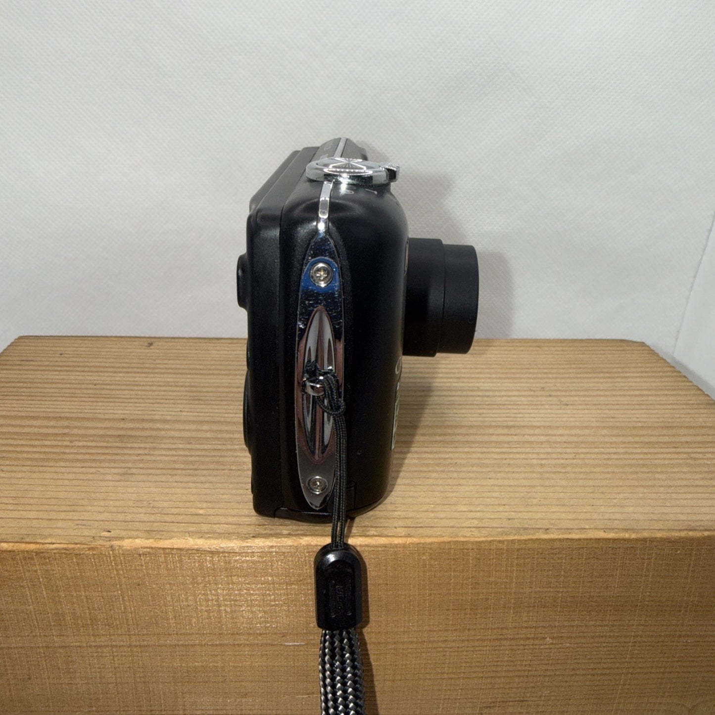 Nikon COOLPIX L26 16.1 MP Digital Camera Boxed Tested + 4GB SD Card VGC