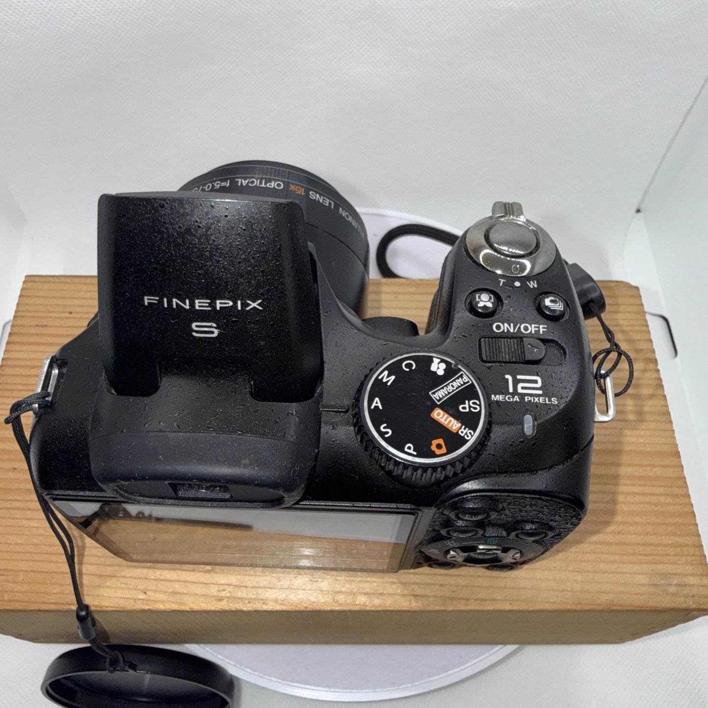 Fujifilm FinePix S1730 12.2MP Bridge Camera Tested + 4GB SD Card & Camera Bag