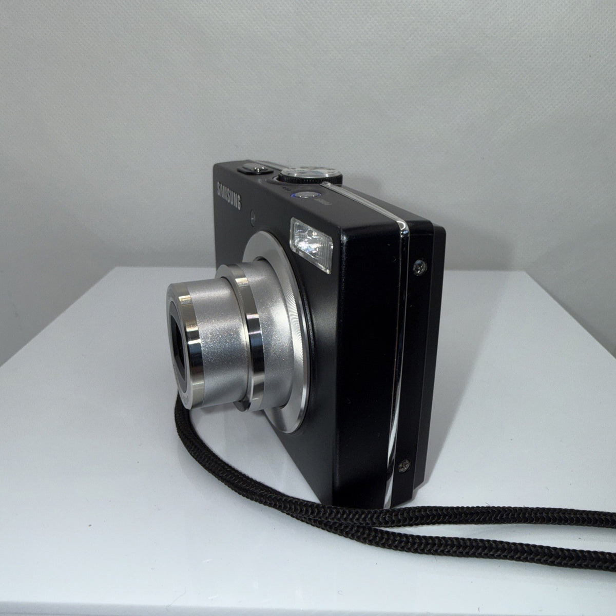 Digital Camera Samsung L100 8.2MP Tested Full Kit Charger Battery 4GB SD Case