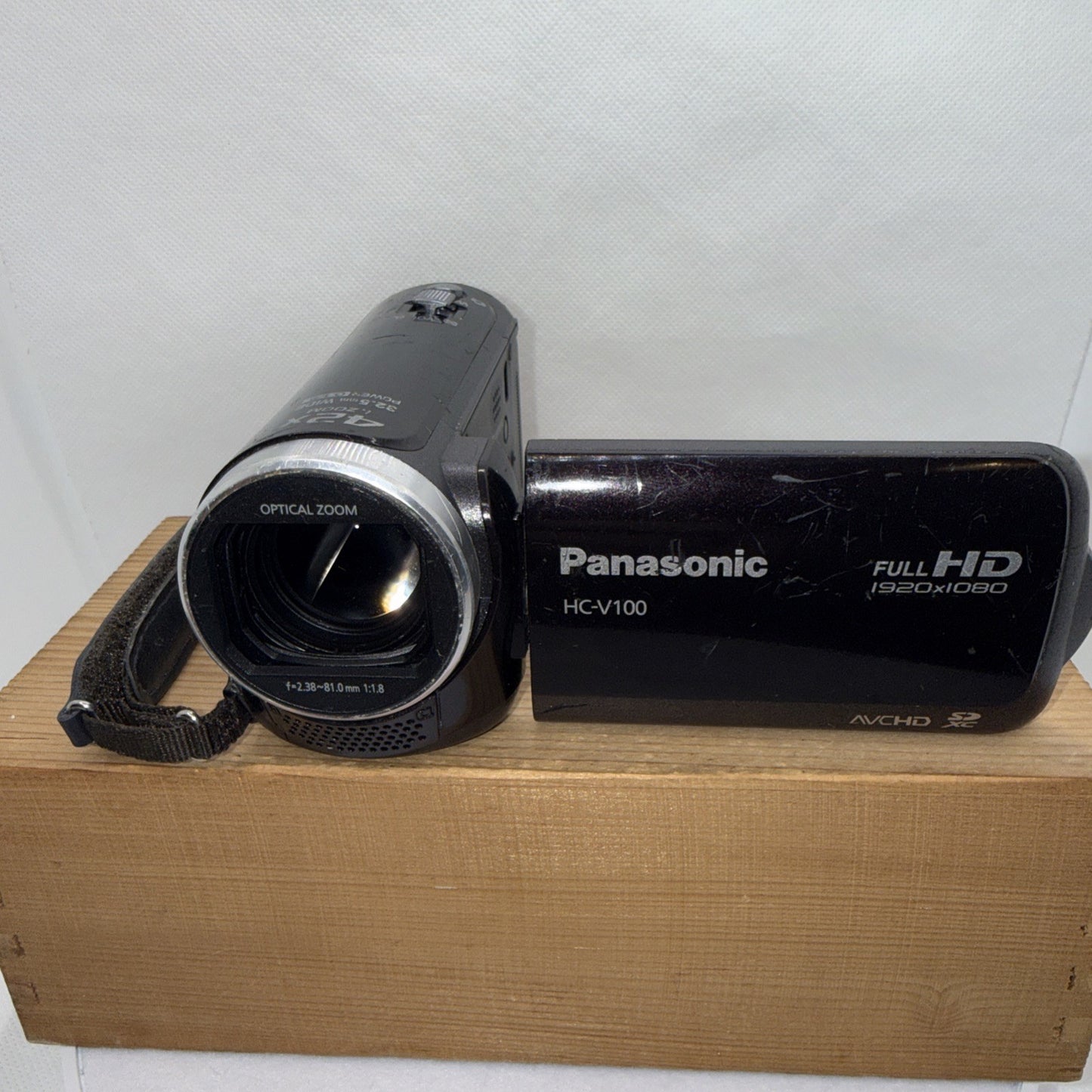 Panasonic HC-V110 Camcorder Tested Working (scratches) + Charger Battery 4GB SD