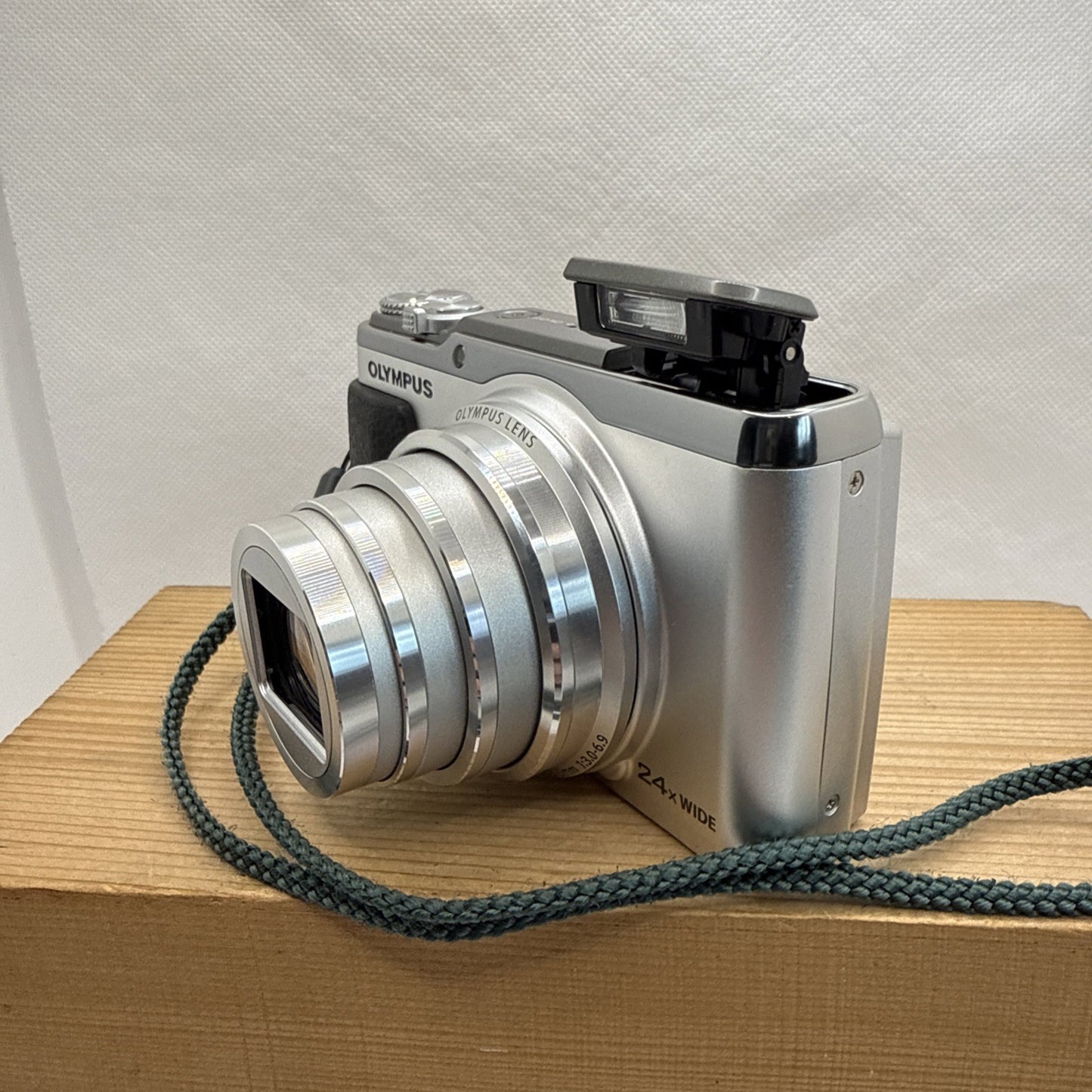Olympus Stylus SH-60 16MP Digital Camera Working VGC + Charger Battery 4GB SD
