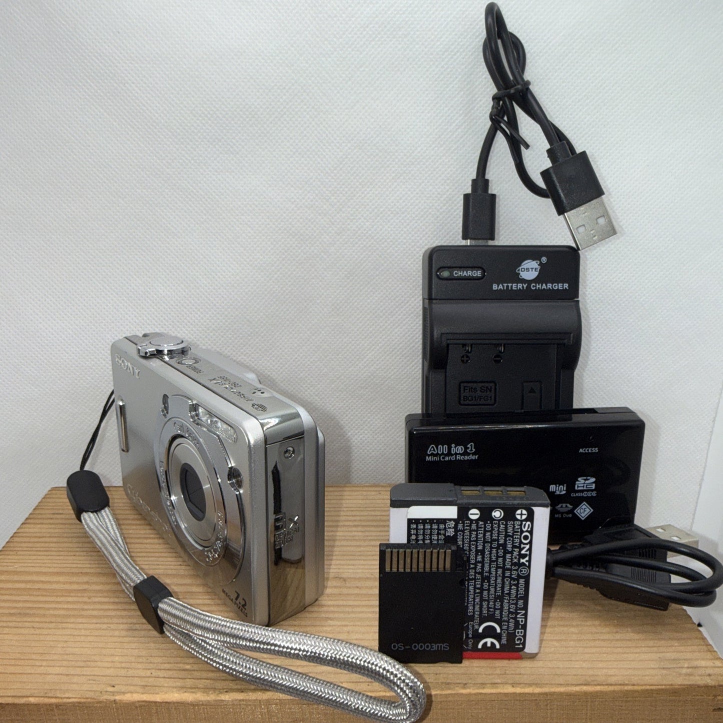 Sony Cyber-shot DSC-W55 7.2MP Digital Camera Tested + Charger Battery 2GB