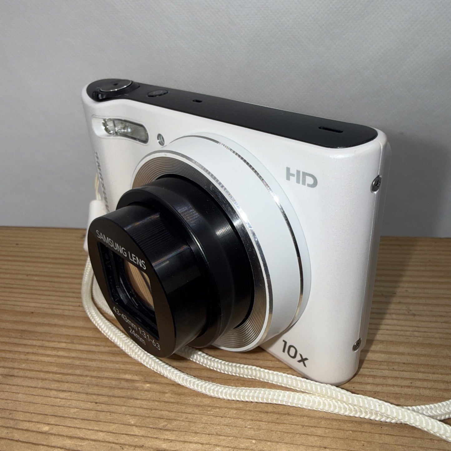 Samsung WB31F WiFi Digital Camera 16.2MP White Tested with Battery And Charger