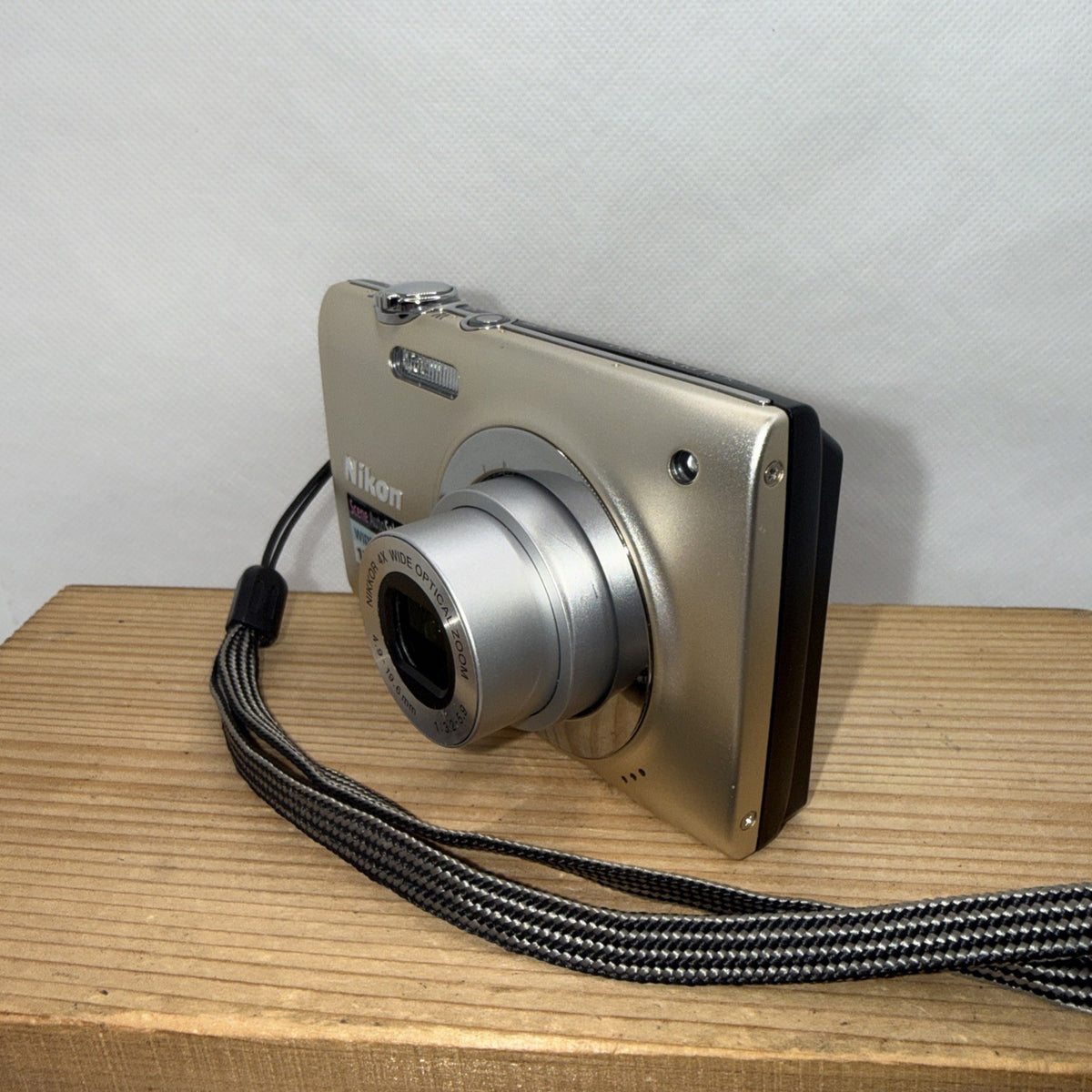 Nikon Coolpix S2500 12MP Gold Digital Camera Boxed Tested + Charger Battery 4GB
