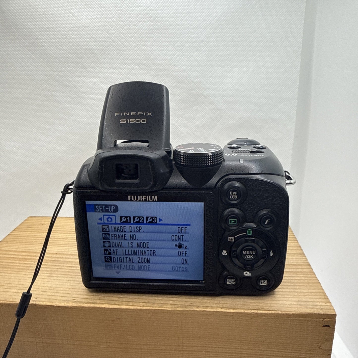 Fujifilm FinePix S1500 10MP Digital Bridge Camera Tested Working + 4GB SD Card