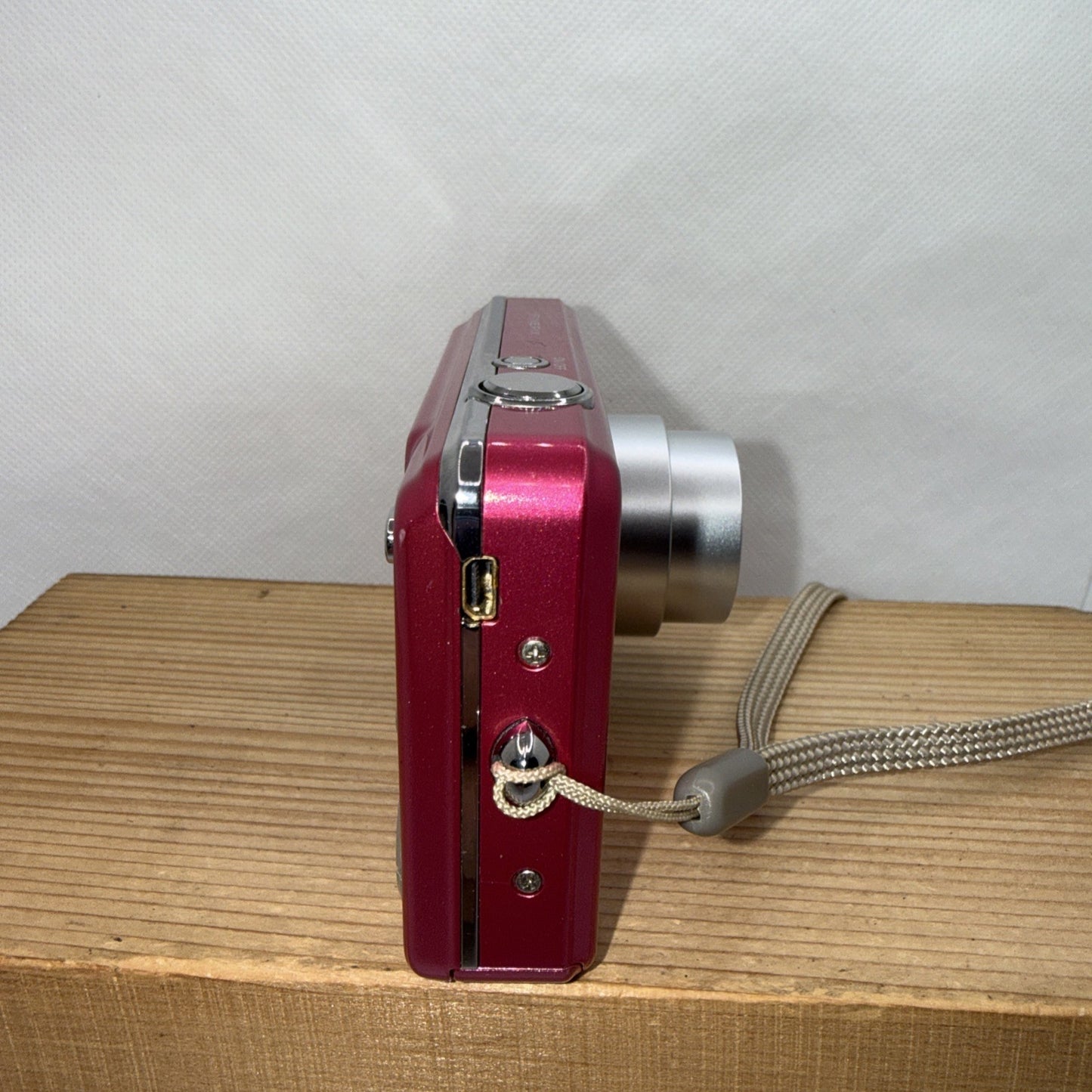 Fujifilm FinePix J J28 10.2MP Pink Digital Camera Working + Charger Battery 16GB