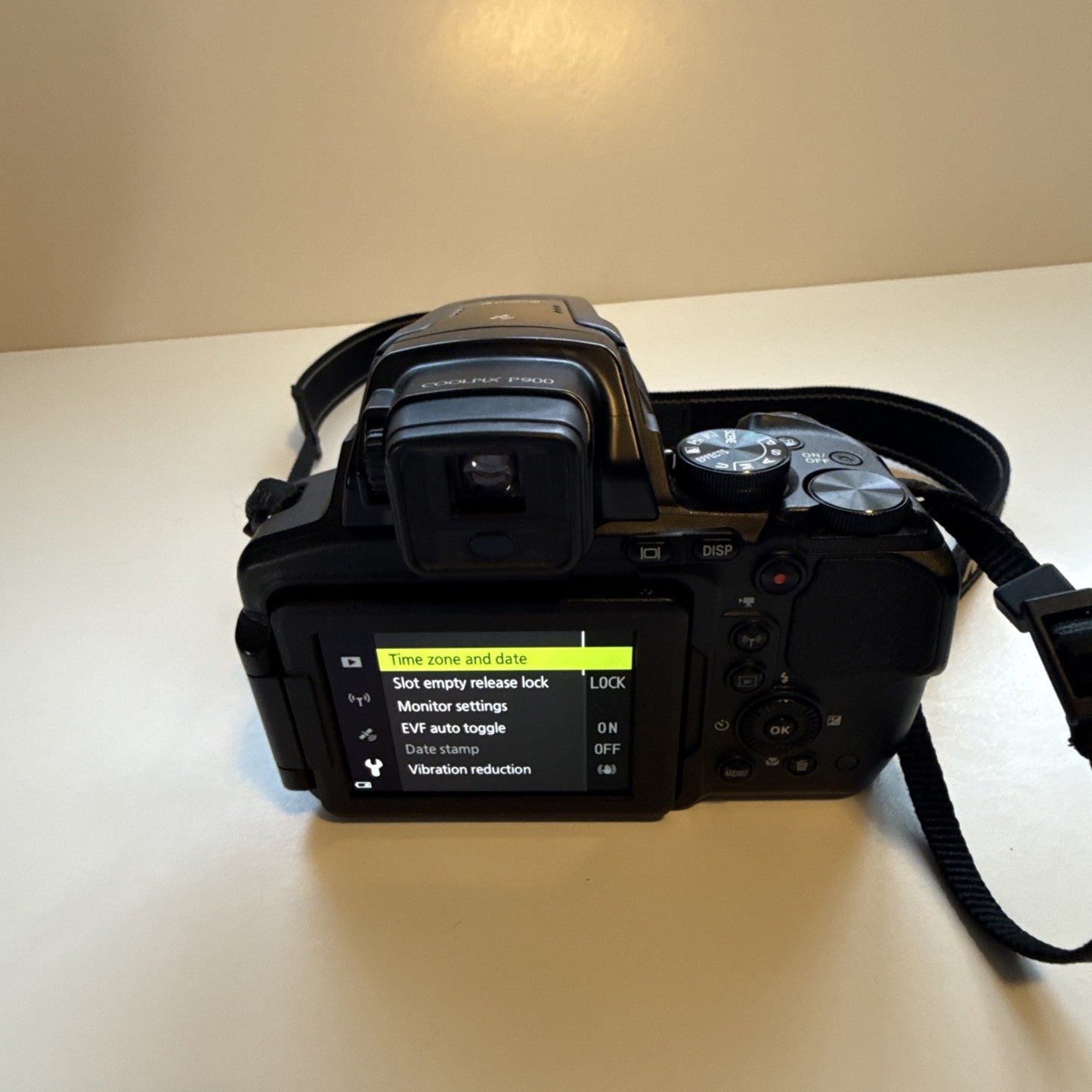 Nikon Coolpix P900 16MP Digital Camera 83x Optical Zoom + Manbily + Benro VGC