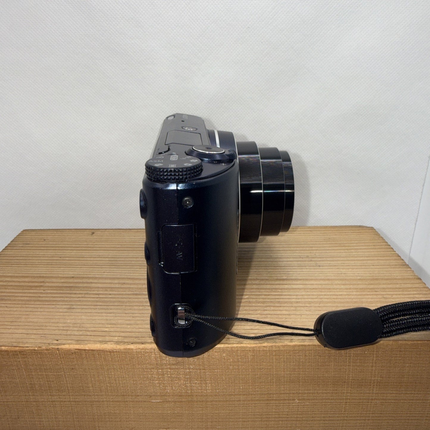 Samsung WB200F 14.2MP Digital Camera WiFi Tested Working + Charger Battery 8GB