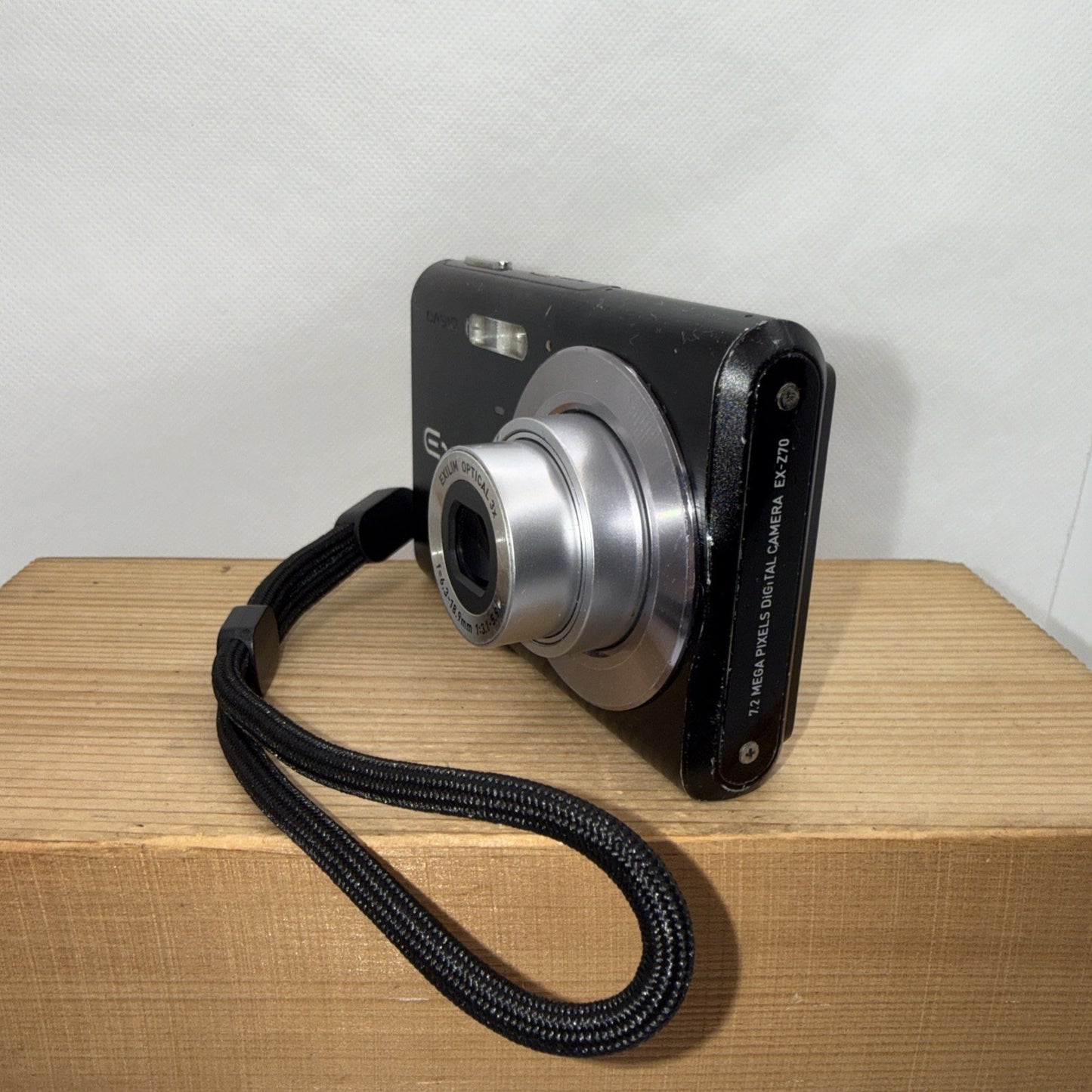 Casio Exilim EX-Z70 7.2MP 3x Zoom Digital Camera Tested + Charger Battery 4GB SD