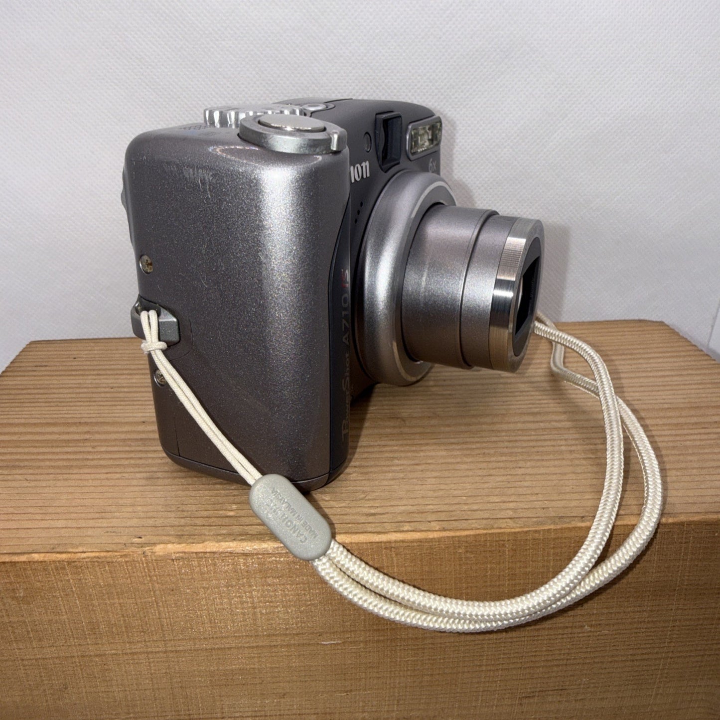Canon PowerShot A710 Is Digital Camera 7.1mp Tested * minor screen issue* 4GB SD