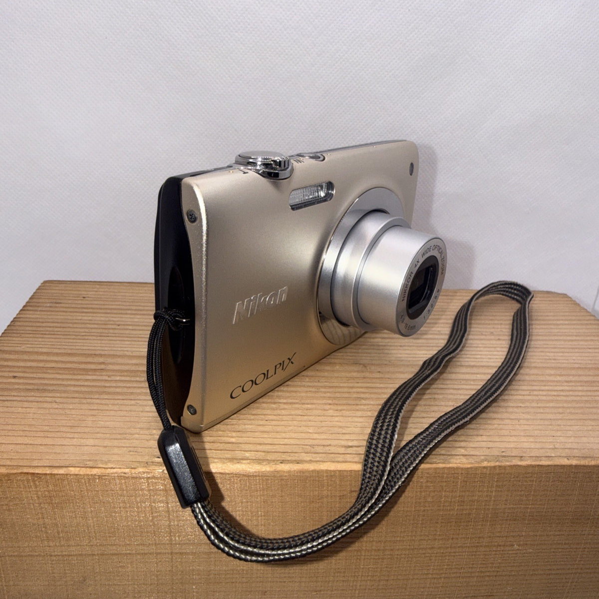 Digital Camera Nikon Coolpix S2500 12MP Tested Working + Charger Battery 4GB SD