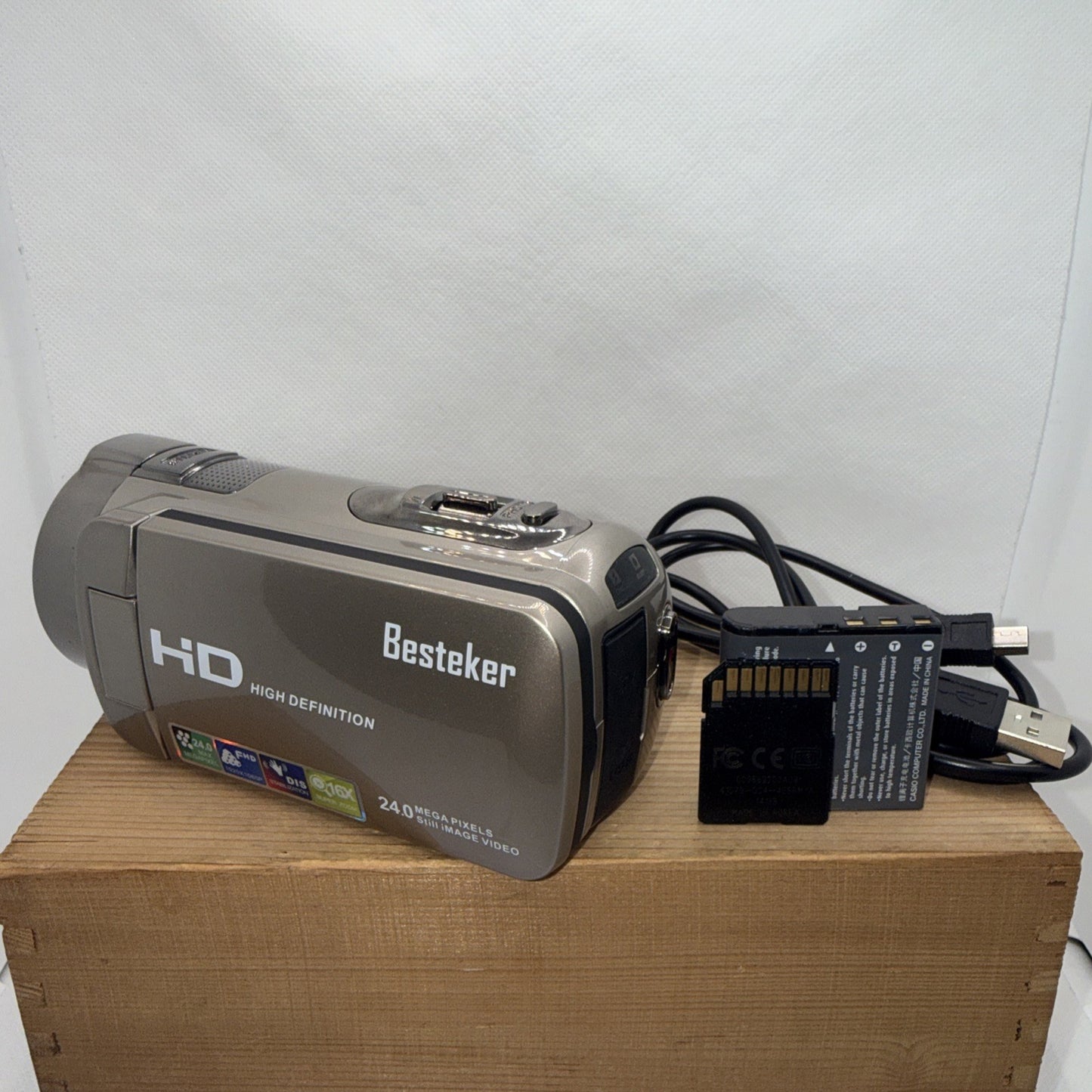 1080P HD Video Camera 24MP Tested Working Plus Charger Battery 4GB SD Card