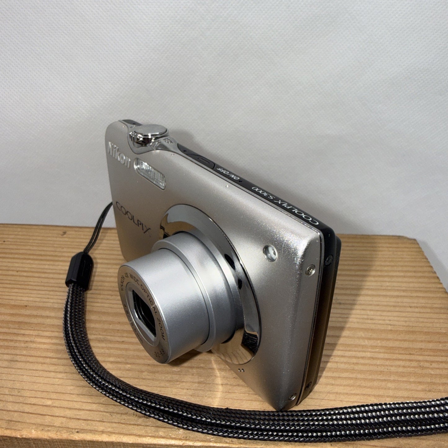 Nikon COOLPIX S3000 Compact Digital Camera 12MP Tested + Charger Battery 4GB SD