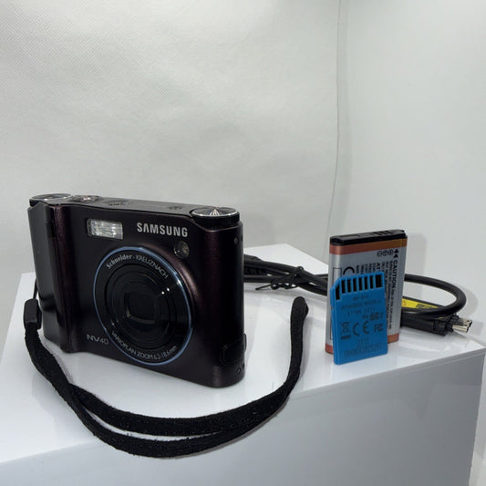 Samsung NV40 10MP Digital Camera Tested Working + Charger Battery 4GB SD Card